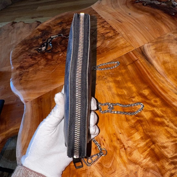 Louis Vuitton
Damier Graphite Pattern Coated Canvas Zippy Organizer Wallet - Picture 5 of 16